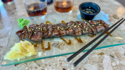 Hamn&oslash;y - Wahlfleisch im Fischrestaurant