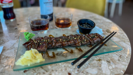 Hamn&oslash;y - Wahlfleisch im Fischrestaurant