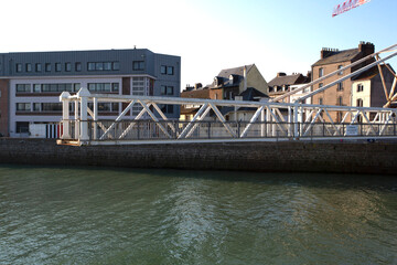 Passerelle pi&eacute;tonne provisoire orientable &agrave; Dieppe