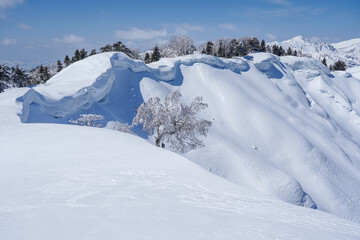 Obraz premium 冬の野谷荘司山登山で見える雪景色