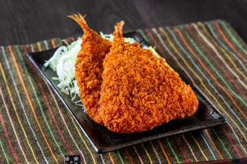 皿に乗ったアジフライ