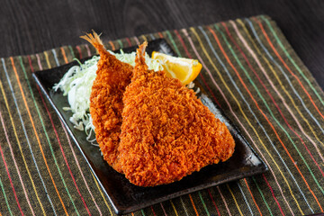 皿に乗ったアジフライ