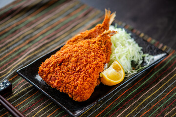 皿に乗ったアジフライ