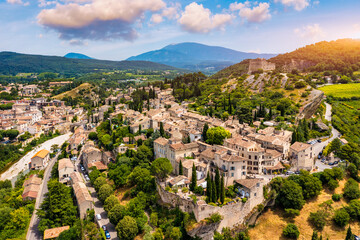 Vaison la Romaine the medieval town, perched on the rocky outcrop cliff, Provence, France. Incredible old town of Vaison-la-Romaine, Vaucluse, Provence-Alpes-Cote dAzur, France.