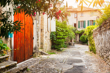 Vaison la Romaine the medieval town, perched on the rocky outcrop cliff, Provence, France. Incredible old town of Vaison-la-Romaine, Vaucluse, Provence-Alpes-Cote dAzur, France.