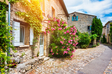 Vaison-la-Romaine, a medieval town set atop a rocky cliff. Discover the enchanting medieval town of Vaison la Romaine perched on a rocky cliff in Provence Alpes Cote dAzur, Vaucluse, France.