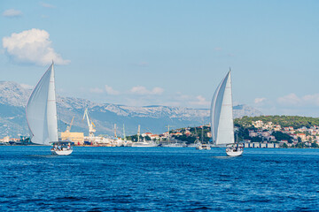 Chorwacja latem, wybrzeże morza Adriatyckiego w okolicy Splitu i Trigoru. Błękitna Laguna. © Franciszek
