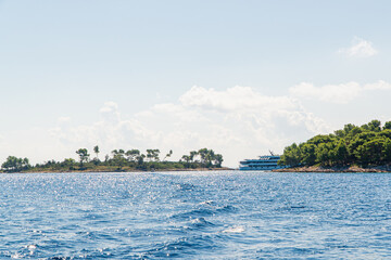 Chorwacja latem, wybrzeże morza Adriatyckiego w okolicy Splitu i Trigoru. Błękitna Laguna. © Franciszek