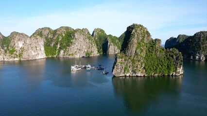 Fototapeta premium Asia, Vietnam, Ha Long Bay Unesco Heritage is one of the seven natural beauties in the world with its emerald waters and limestone islands covered by rainforest . tourist attraction for boat cruises 