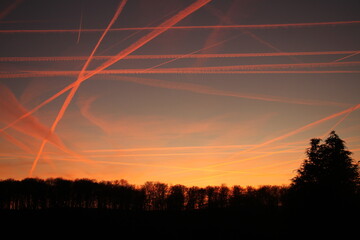 Avions du soir pr&egrave;s de l'a&eacute;roport
