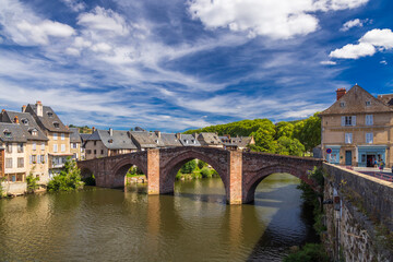 Obraz premium Pont Vieux spanning Lot river in Espalion Aveyron