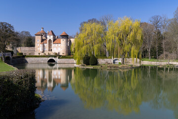 Obraz premium Chateau de Sercy reflecting in its moat, Bourgogne Franche Comte