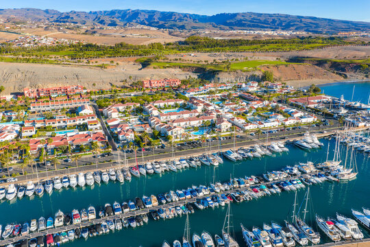  Aerial view of Meloneras Golf Course and Pasito Blanco  Marina, Featuring Luxury Yacht Berths and Frontline Villa Estates, Gran Canaria, Spain