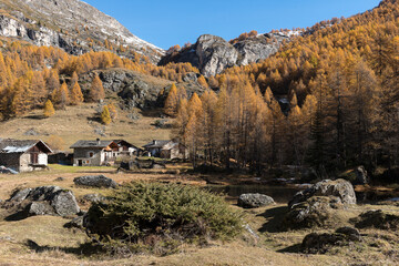 Le hameau du Monal en automne © DELAIRON