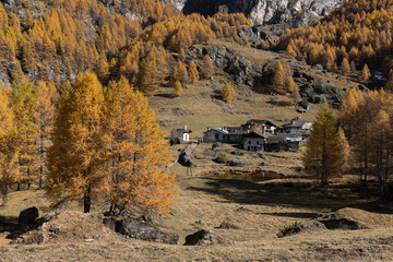 Le hameau du Monal en automne © DELAIRON