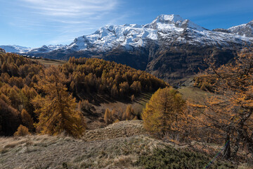 Le hameau du Monal en automne © DELAIRON