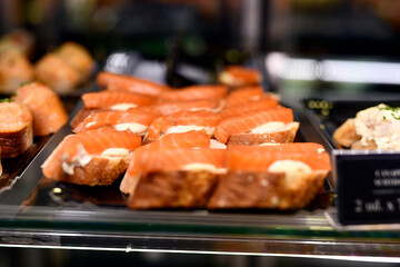 aperitivos de salm&oacute;n ahumado