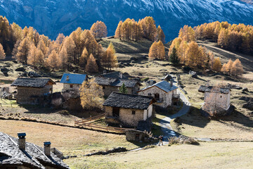 Le hameau du Monal en automne © DELAIRON