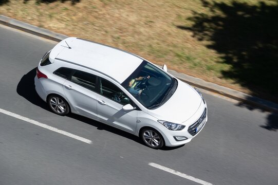 White Hyundai i30 Tourer CW GD estate car, motion blur effect