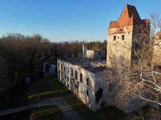 Turm an der Schlossruine Pottendorf, Nieder&ouml;sterreich