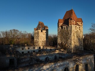 T&uuml;rme der Schlossruine Pottendorf in Nieder&ouml;sterreich