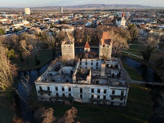 Schloss Pottendorf mit Blick auf den Ort Pottendorf, Nieder&ouml;sterreich