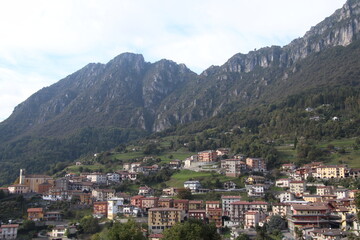 Obraz premium igh-angle panoramic view of the alpine village of Lodrino, situated in the Val Trompia valley, Brescia province. The images capture the traditional Italian mountain architecture, green hillsides