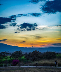 atardecer, cielo, amanecer, nube, sol, paisaje, naturaleza, anaranjada, montagna, anochecer, rojo, impresiones, alba, amarilla, luz solar, alumbrado, color, madrugada, hermoso, verano, horizonte, azul