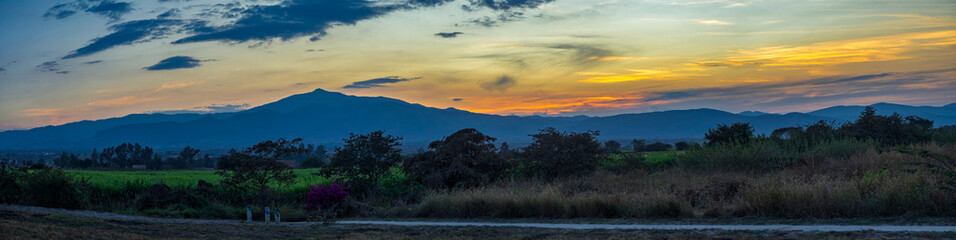 atardecer, cielo, amanecer, nube, sol, paisaje, naturaleza, anaranjada, montagna, anochecer, rojo, impresiones, alba, amarilla, luz solar, alumbrado, color, madrugada, hermoso, verano, horizonte, azul