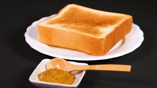 トーストとゆずジャム　回転