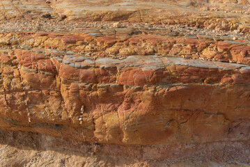 赤土の含まれた地層
