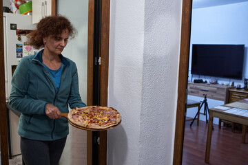 Woman bringing pizza to table © Xalanx