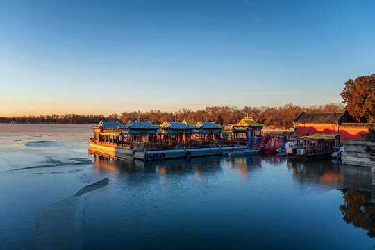 Morning Light on Kunming Lake, A Serene Summer Palace Dawn