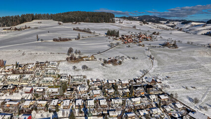 Grossh&ouml;chstetten bei Schnee, Emmental, Kanton Bern, Schweiz, Luftaufnahme im Januar 2026