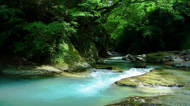 栃木県那須塩原市　塩原温泉に流れる鹿股川
