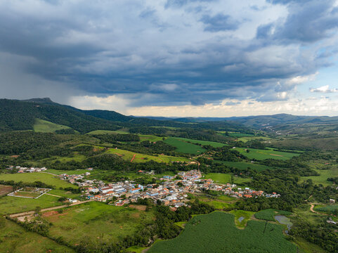 Cidade de Sobradinho em Minas Gerais com grutas, muito verde e poss&iacute;veis apari&ccedil;&otilde;es de extra terrestres e gnomos. 