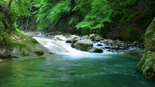 栃木県那須塩原市　塩原温泉に流れる鹿股川
