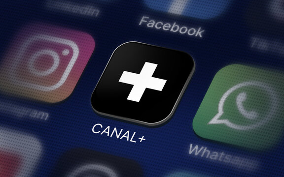Canal plus logo sur un &eacute;cran num&eacute;rique