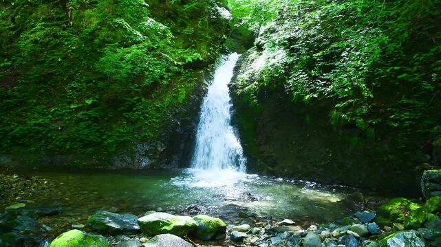 栃木県那須塩原市　塩原温泉に流れる風挙の滝