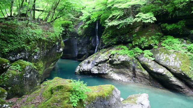 栃木県那須塩原市　塩原温泉に流れる箒川