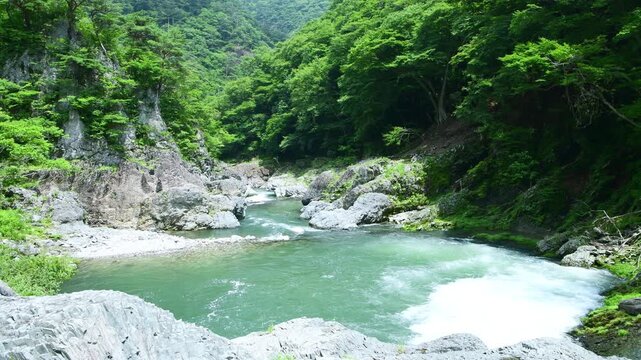 栃木県那須塩原市　塩原温泉に流れる箒川と布滝