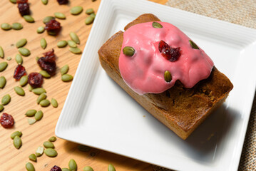 This is a raspberry loaf cake. It's made with high-quality wheat flour, fresh butter, and raspberries. It tastes delicious.