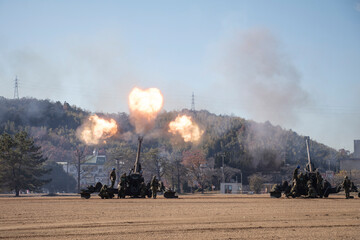 射撃した榴弾砲