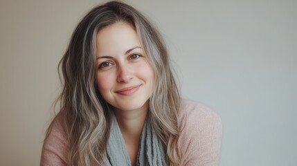 Naklejka premium Smiling Woman Wearing Pink Sweater and Grey Scarf, Natural Portrait, Lifestyle, Warm and Friendly Expression, Authentic Connection
