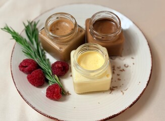 Homemade desserts served in small jars with fresh fruits © jordan