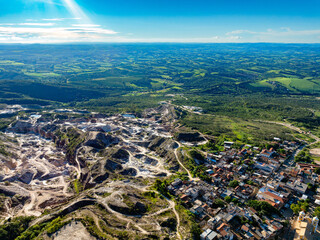 Imagem aérea de grande área São Tomé das Letras e pontos de mineração em Minas Gerais. Vista...