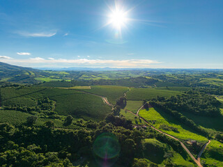 Imagem aérea de grande área São Tomé das Letras e pontos de mineração em Minas Gerais. Vista...