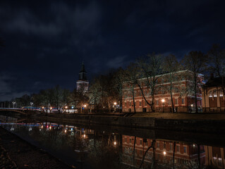 Obraz premium Dramatic Autumn Night View of Turku Cathedral Reflected in Aurajoki River, Finland
