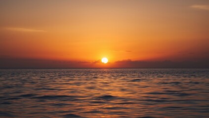 Obraz premium Sea horizon at dusk with colorful sky, suitable for editorial header backgrounds, World Environment Day