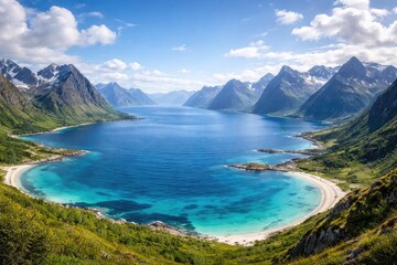 Obraz premium Broad sea and mountain landscape in panoramic format for website banner
